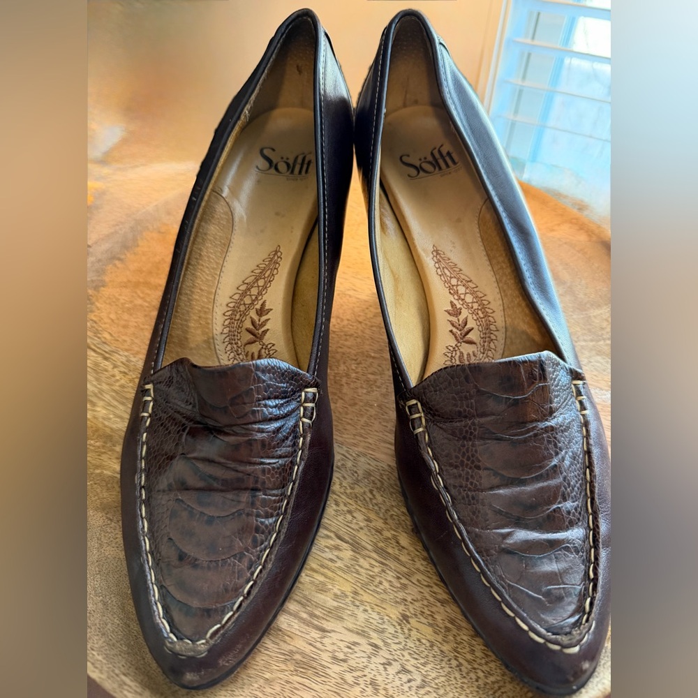 Söfft Brown Croc-Embossed Leather Pumps Size 10